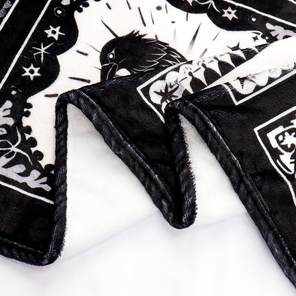 Bird Blanket Halloween Black Gothic Throw Blanket Ultra Soft Retro Hummingbird Blankets Raven Crow Throw Bird Lover Gift Bed Cover Cozy Flannel Fuzzy Plush Couch Cover for Sofa 50" X 60"